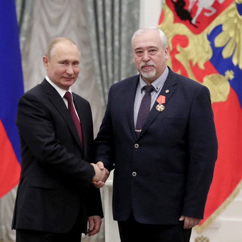 Поздравляем коллегу с высокой государственной наградой!