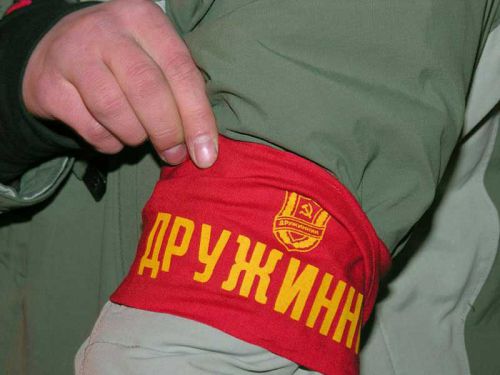 У дружинников должно быть право использовать оружие для самообороны - Общественная палата